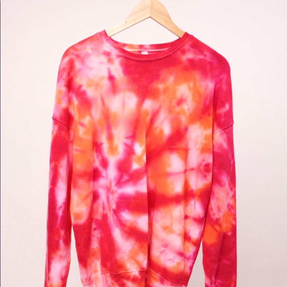 ‘Smashbox’ tie dye sweater